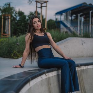 Zvonové legíny – tmavo modrá lesklá